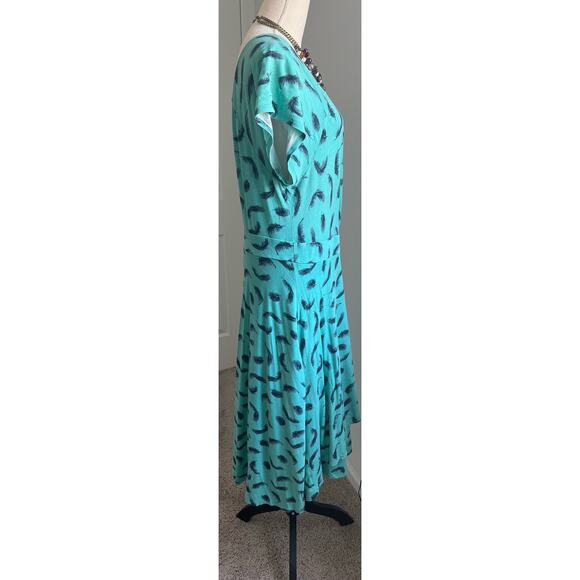 Torrid Aqua Blue Feather Print Faux Wrap V-Neck Front Round Back Dress Sz 2X - Picture 8 of 11